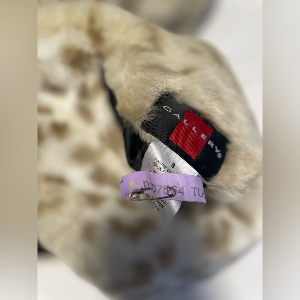 Gallery Cream and Tan Faux Fur Animal print Vest - Picture 7 of 8